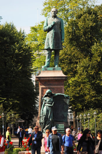 Runeberg’s statue stands in Esplanade in Helsinki. On the pedestal of the statue is the Maiden of Finland holding a table with the words of the Finnish national anthem ‘Maamme’ written by Runeberg.